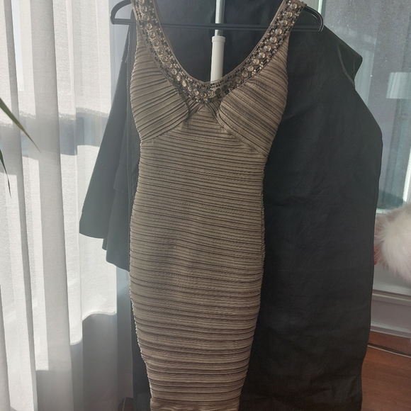 Womens dress w front sequin detail - Picture 1 of 6